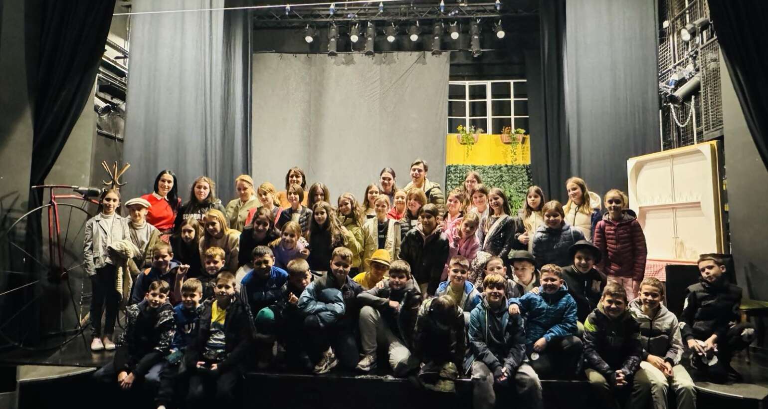 Петаци у посети позоришту Дадов